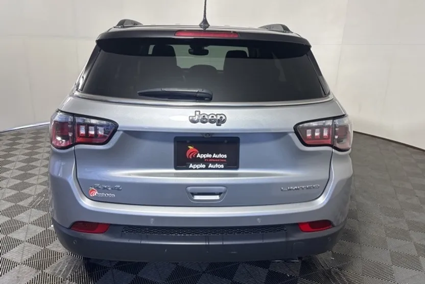 2022 Jeep Compass Limited photo 1