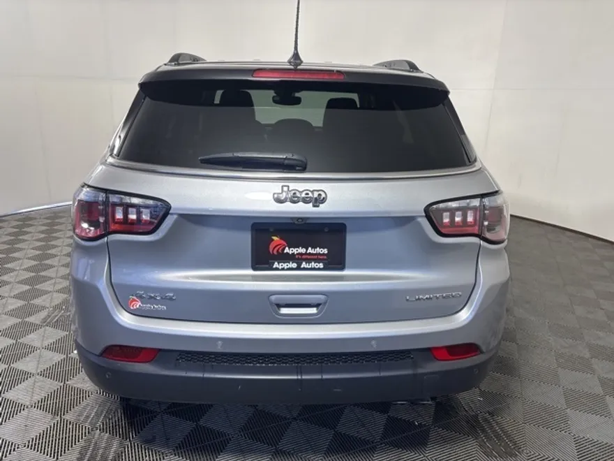 2022 Jeep Compass Limited photo 1
