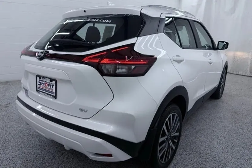 2023 Nissan Kicks SV photo 1