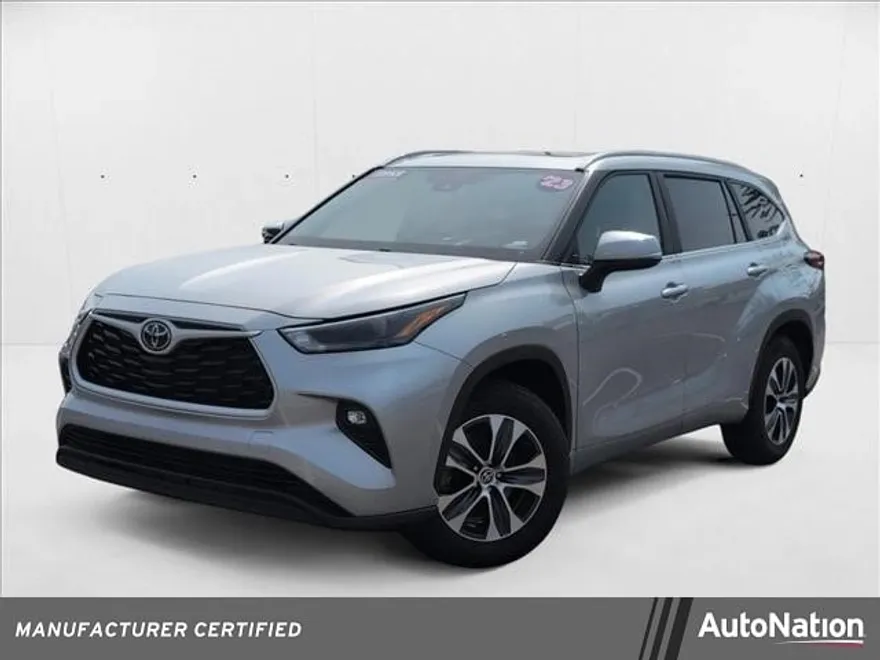 2023 Toyota Highlander XLE photo 1