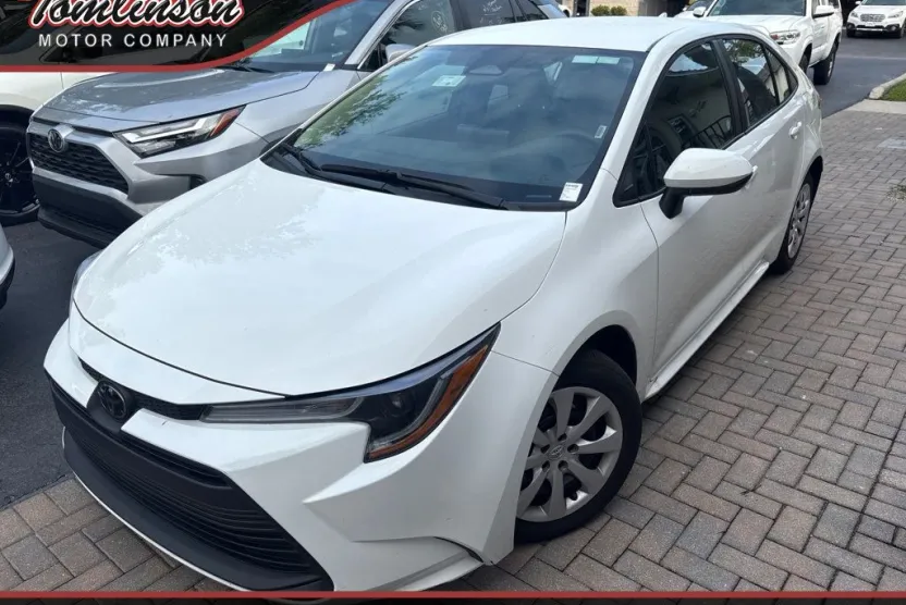 2025 Toyota Corolla LE photo 1
