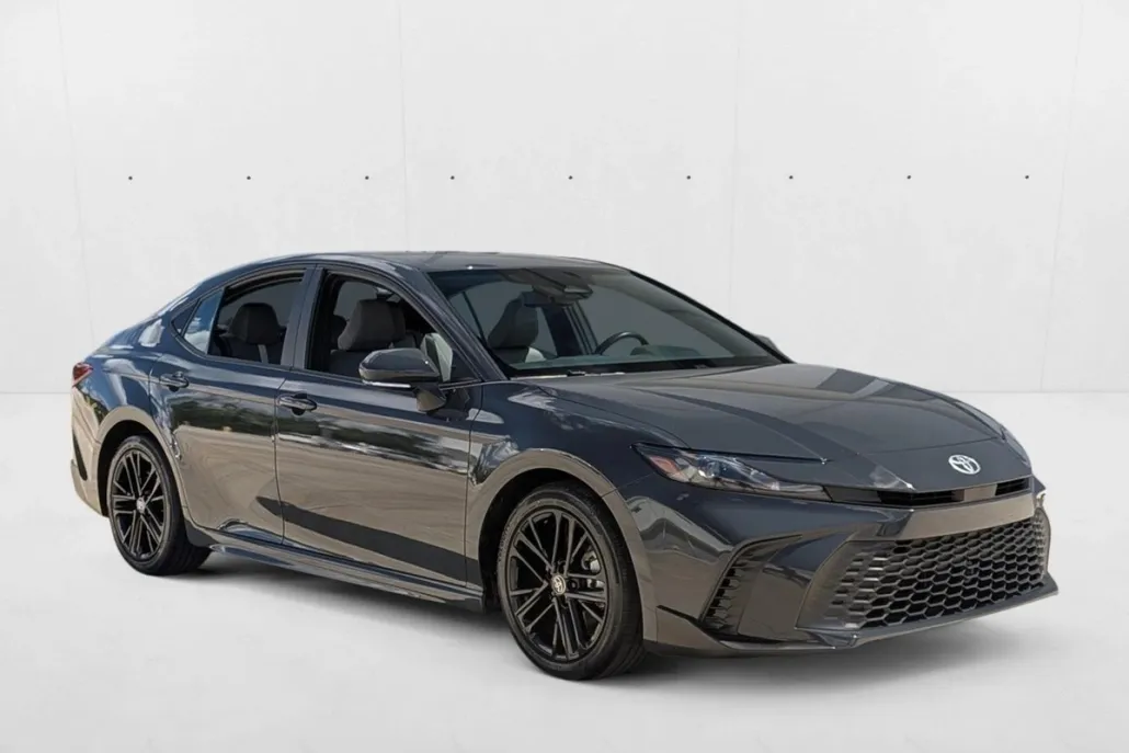 2025 Toyota Camry SE photo 1