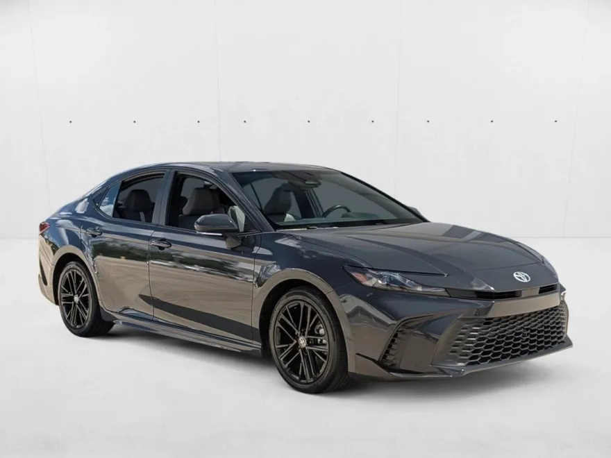 2025 Toyota Camry SE photo 1