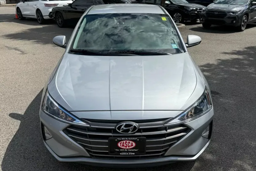 2020 Hyundai Elantra SEL photo 1