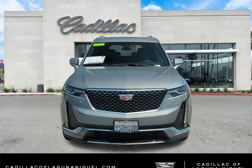 2025 Cadillac XT6 Luxury photo 1