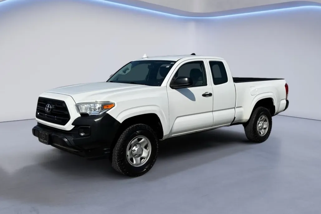 2017 Toyota Tacoma SR photo 1