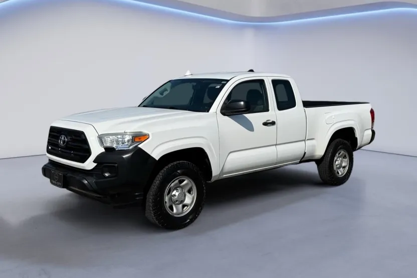 2017 Toyota Tacoma SR photo 1