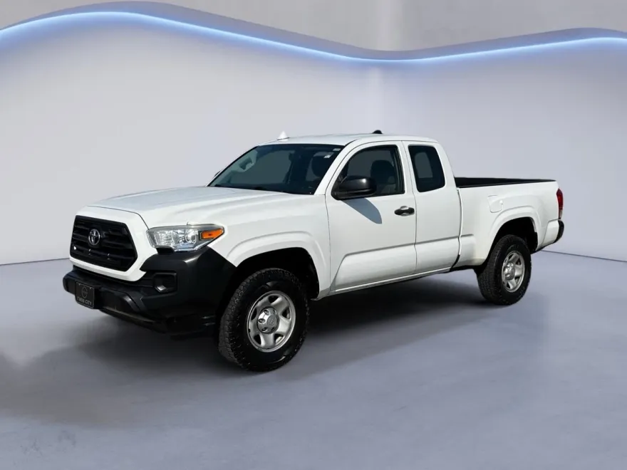 2017 Toyota Tacoma SR photo 1