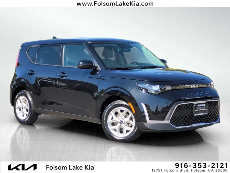 2023 Kia Soul LX photo 1