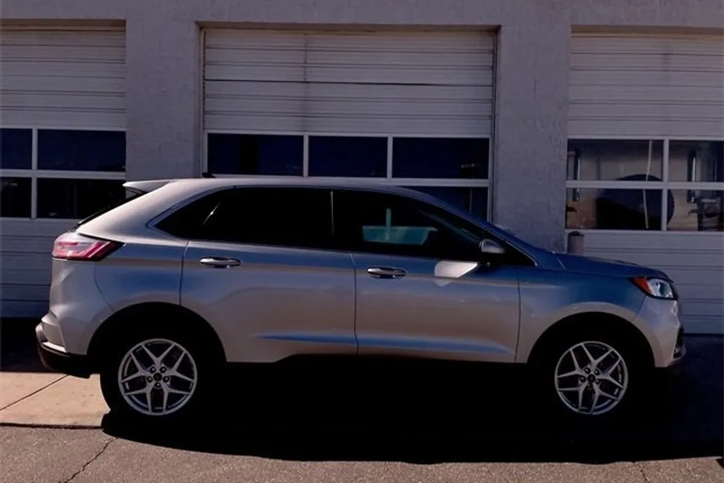2024 Ford Edge SEL photo 1