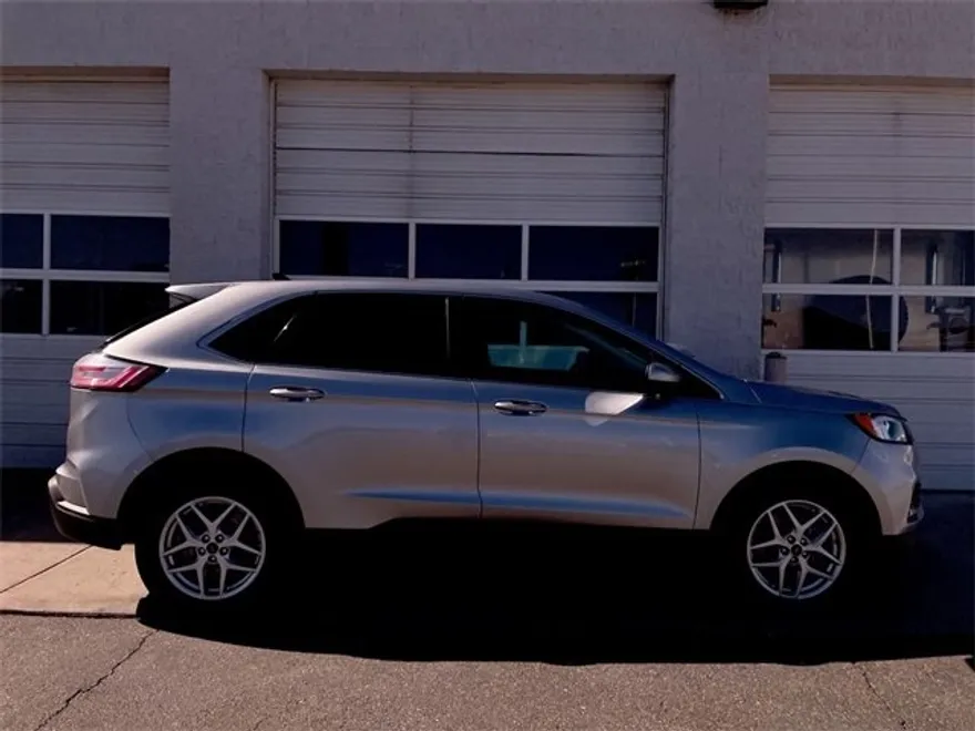 2024 Ford Edge SEL photo 1