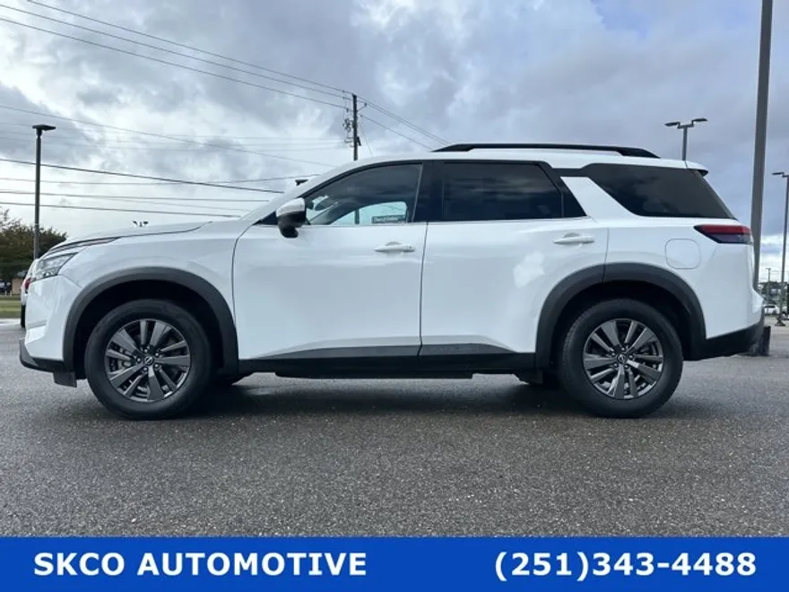 2022 Nissan Pathfinder SV photo 1