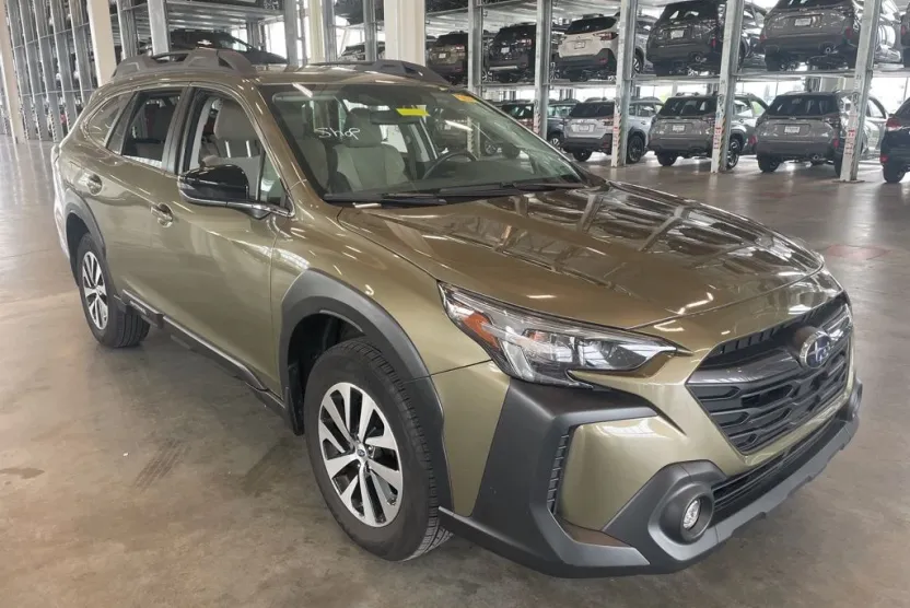 2023 Subaru Outback Premium photo 1