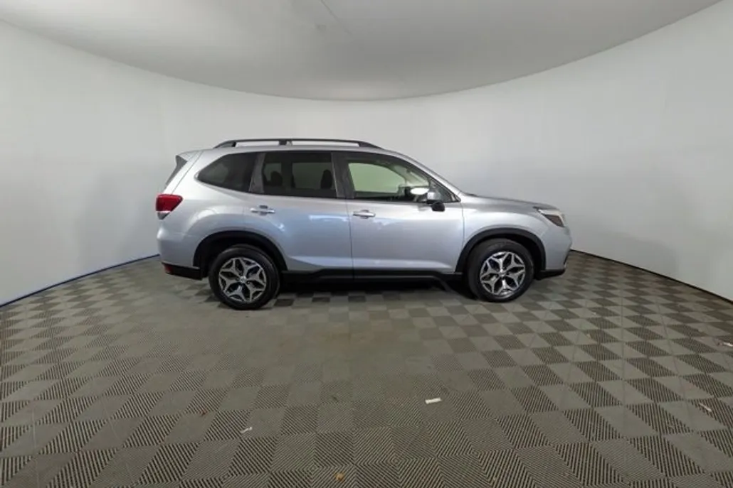 2019 Subaru Forester Premium photo 1