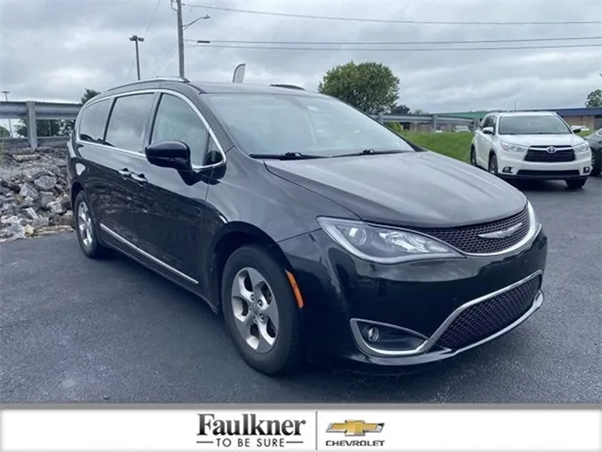 2017 Chrysler Pacifica Touring Plus photo 1