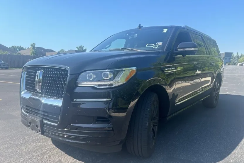 2023 Lincoln Navigator L Reserve photo 1