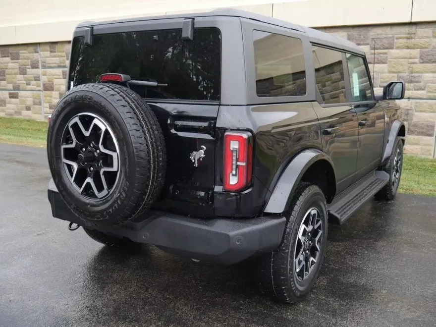 2025 Ford Bronco Outer Banks photo 1