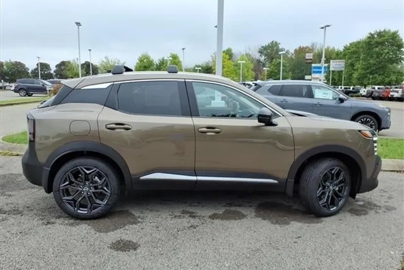2026 Nissan Kicks SR photo 1