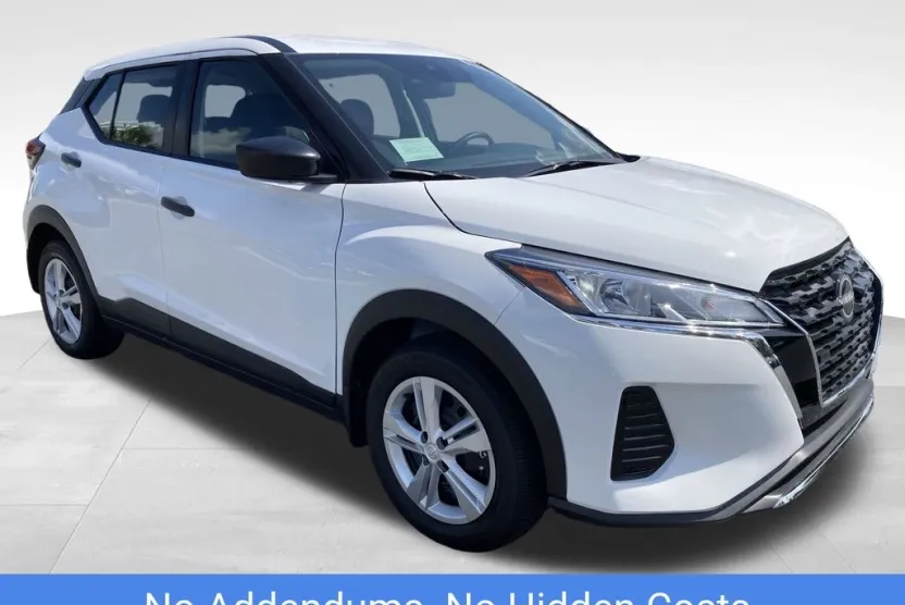 2025 Nissan Kicks Play S photo 1