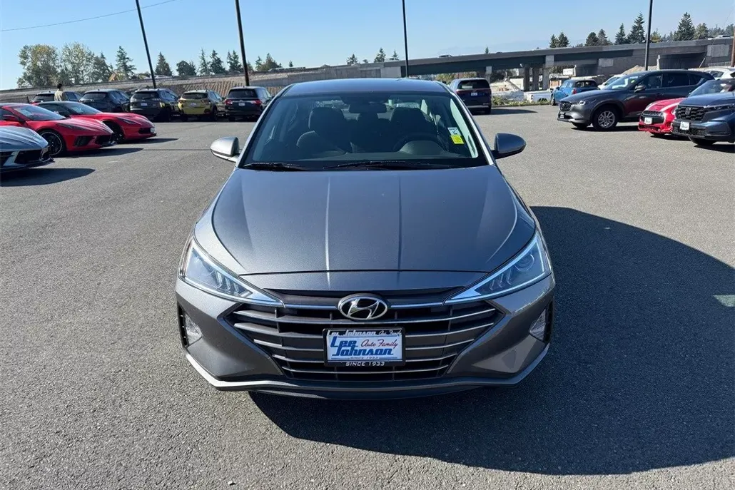2019 Hyundai Elantra SE photo 1