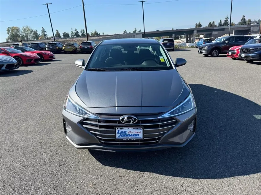 2019 Hyundai Elantra SE photo 1
