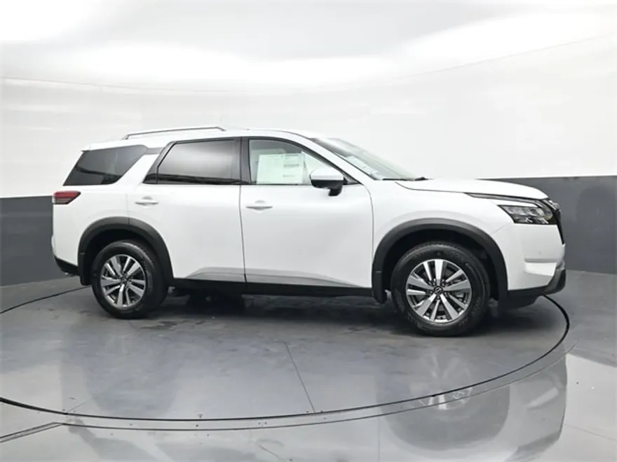 2025 Nissan Pathfinder SL photo 1