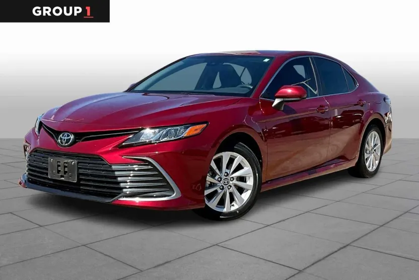 2022 Toyota Camry LE photo 1