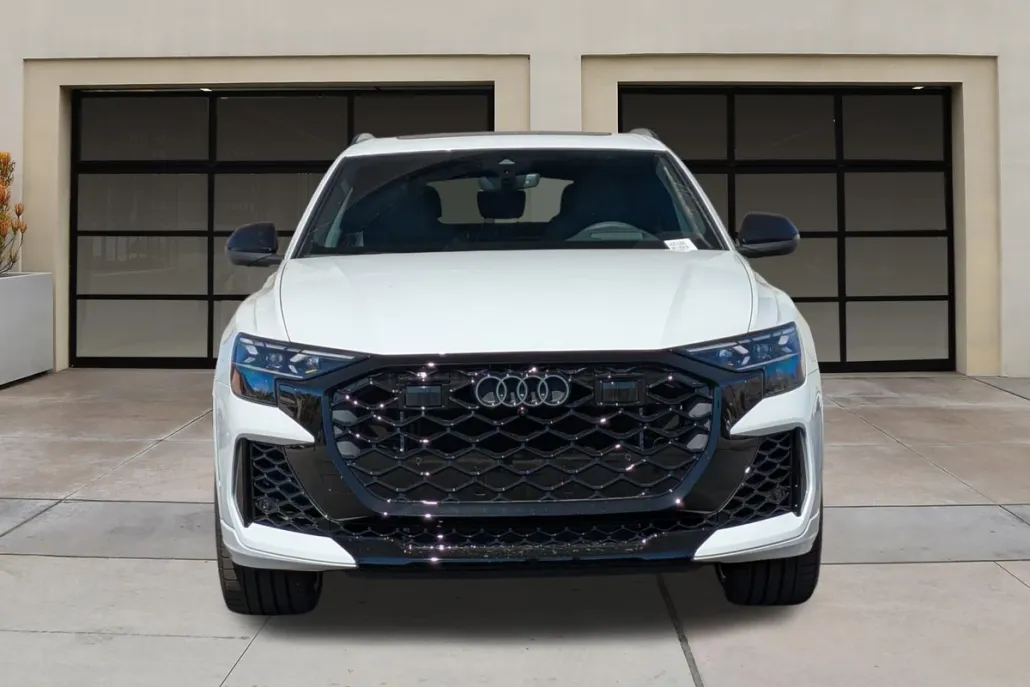 2025 Audi RS Q8 photo 1