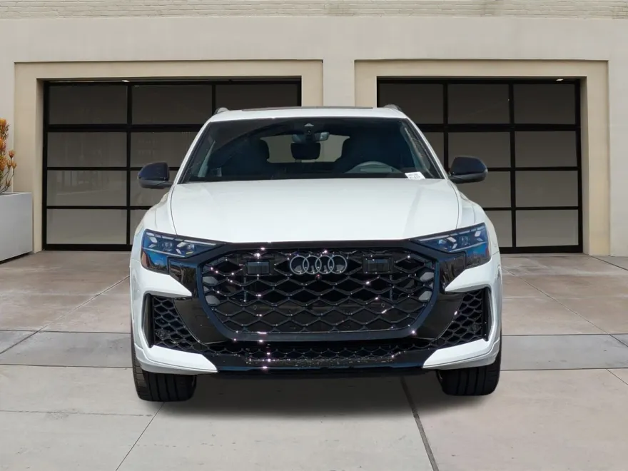 2025 Audi RS Q8 photo 1