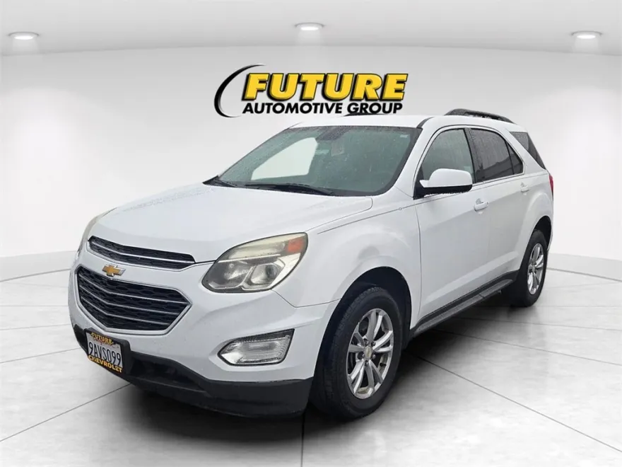 2017 Chevrolet Equinox LT photo 1