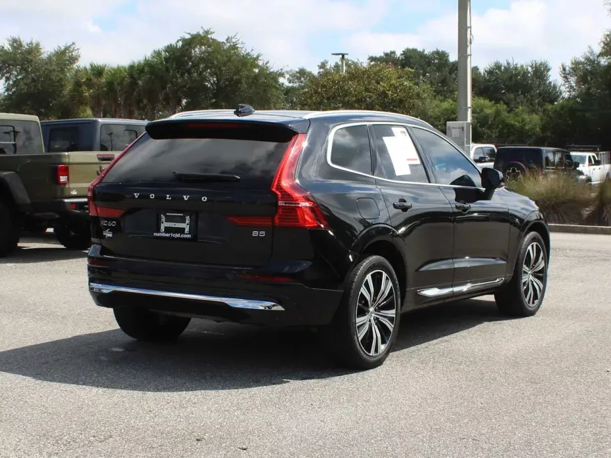 2022 Volvo XC60 B5 Inscription photo 1