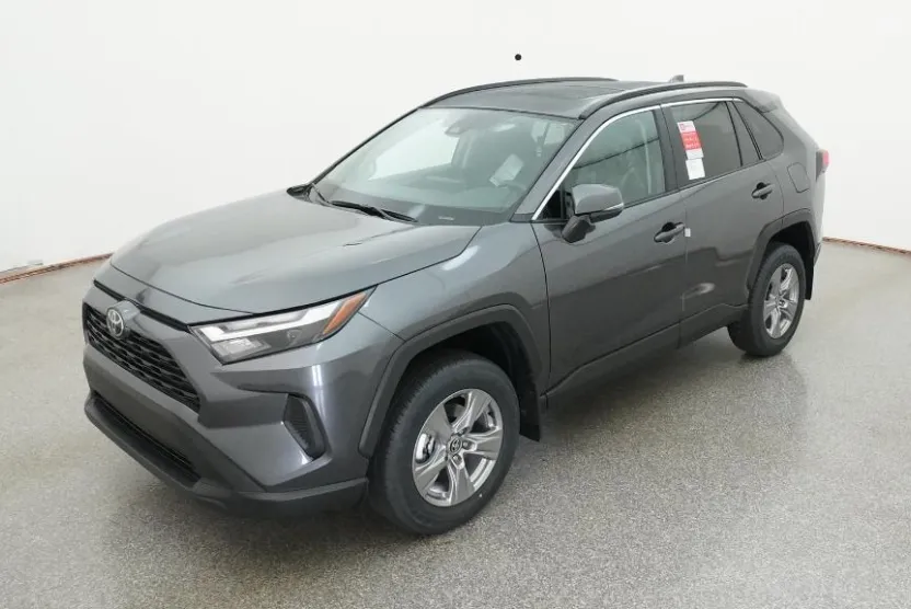 2025 Toyota RAV4 XLE photo 1