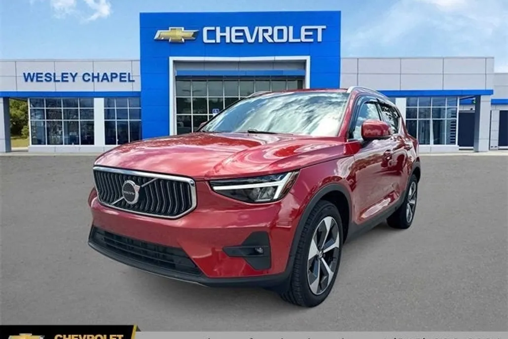 2023 Volvo XC40 Plus photo 1