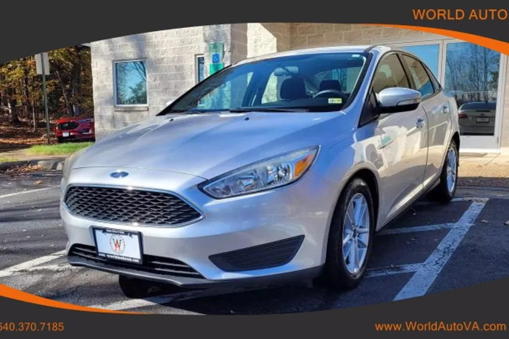 2017 Ford Focus Sedan photo 1