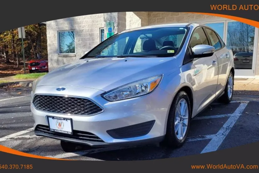 2017 Ford Focus Sedan photo 1