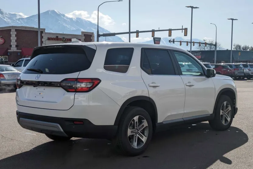 2025 Honda Pilot EX-L photo 1