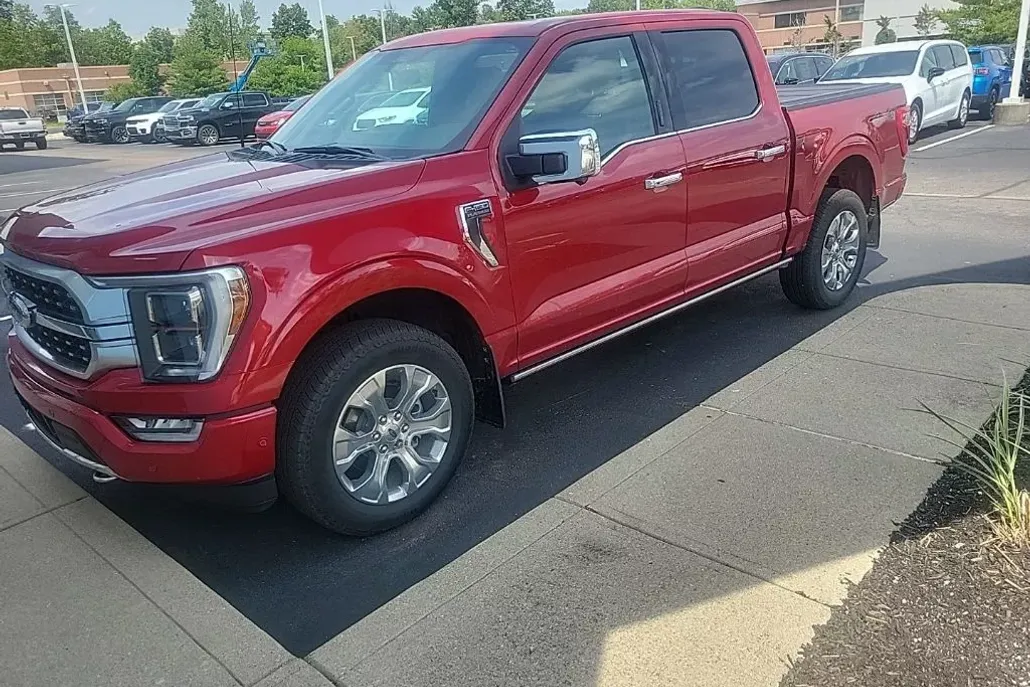 2023 Ford F-150 Platinum photo 1