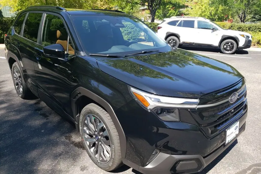 2025 Subaru Forester Touring photo 1