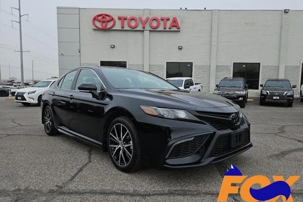 2023 Toyota Camry SE photo 1