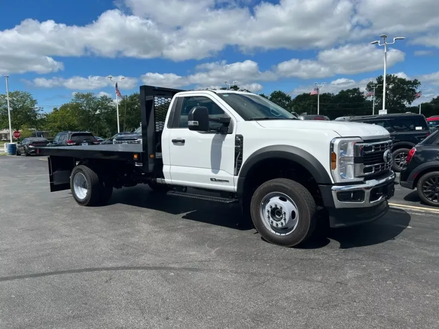 2025 Ford F-550 photo 1