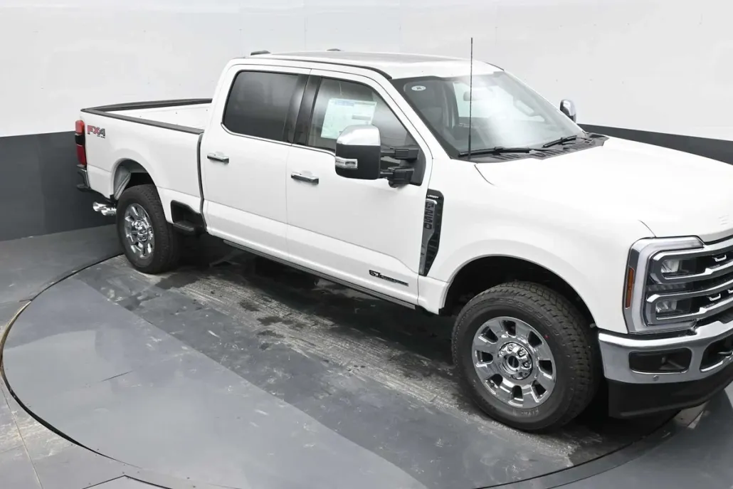 2025 Ford F-250 Lariat photo 1