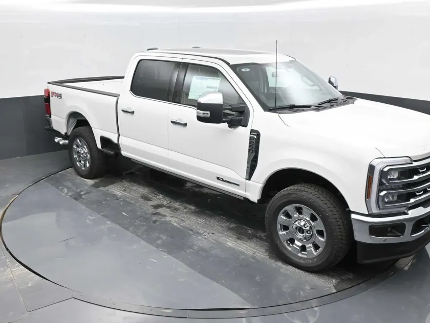 2025 Ford F-250 Lariat photo 1