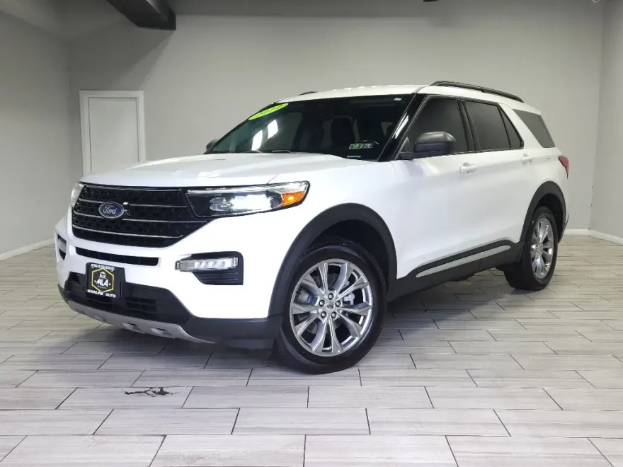 2022 Ford Explorer XLT photo 1