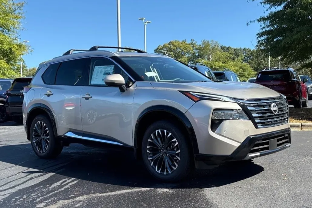 2026 Nissan Rogue Platinum photo 1