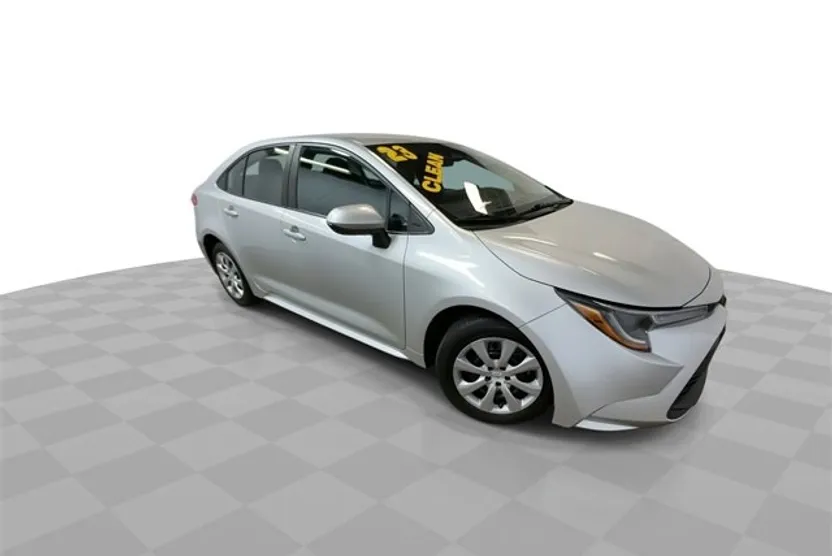 2023 Toyota Corolla LE photo 1