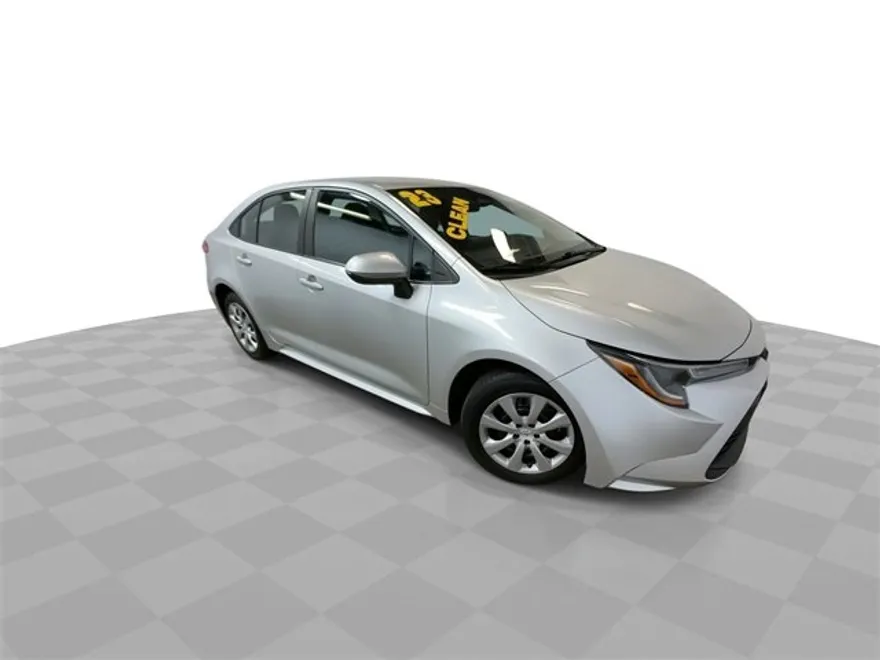 2023 Toyota Corolla LE photo 1