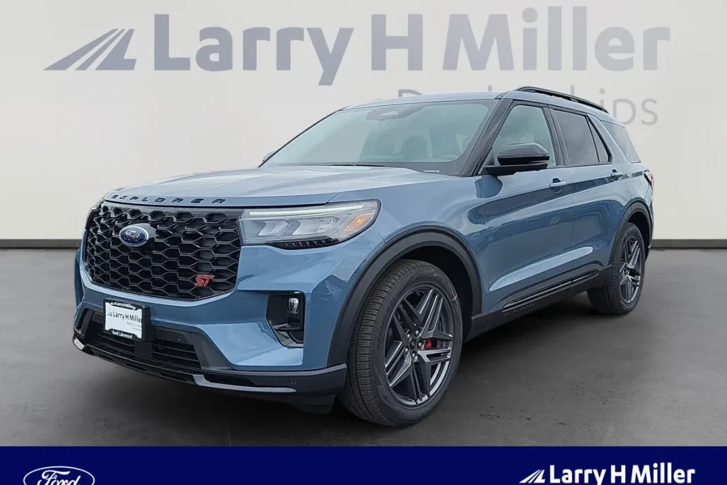 2025 Ford Explorer ST photo 1