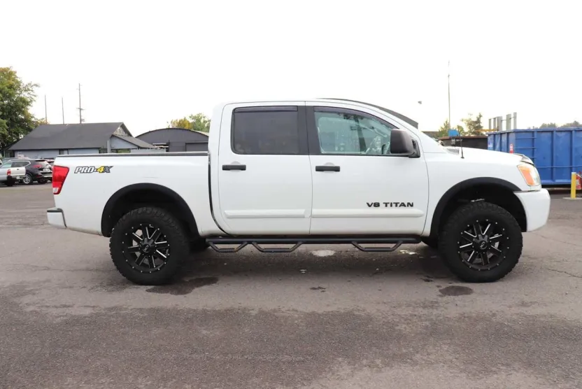 2013 Nissan Titan PRO-4X photo 1