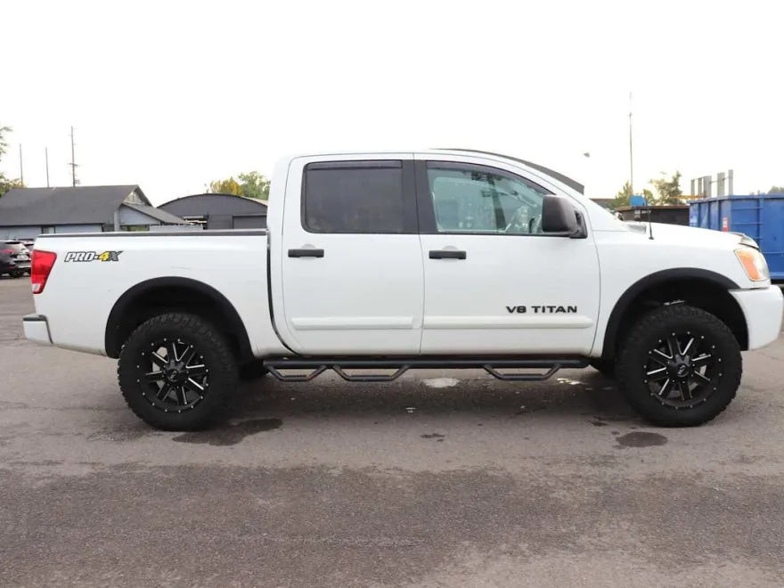 2013 Nissan Titan PRO-4X photo 1