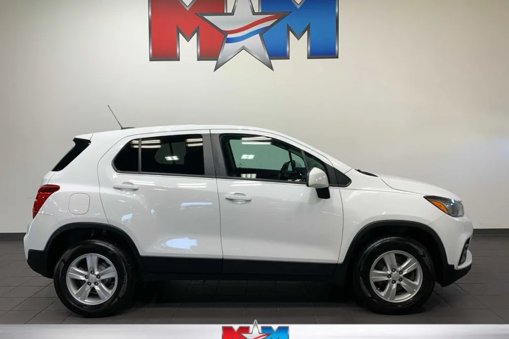 2021 Chevrolet Trax LS photo 1